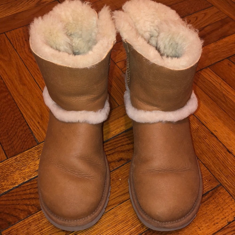 Chestnut UGGS - Picture 3 of 4